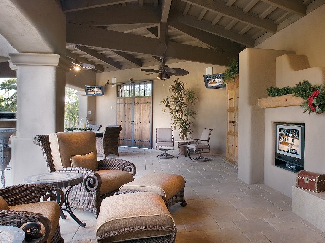 Outdoor Family Room With Hdtv In Boca Raton
